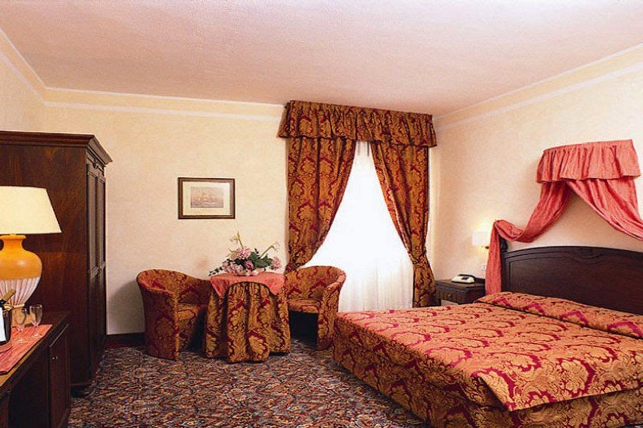 Colonna Palace Hotel Mediterraneo Olbia Exterior photo