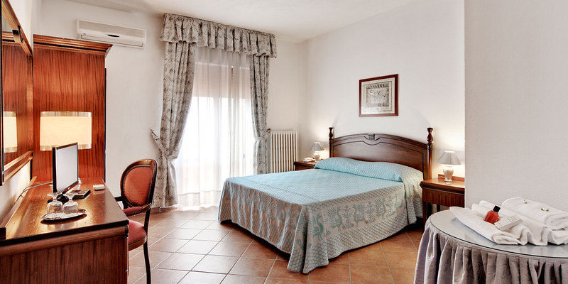 Colonna Palace Hotel Mediterraneo Olbia Exterior photo