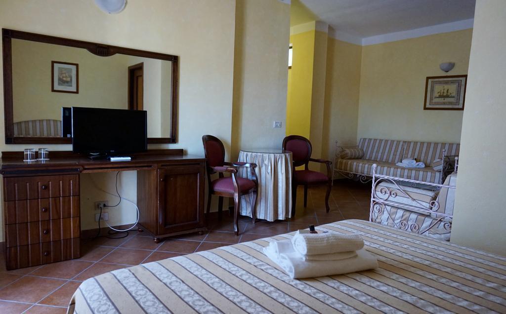 Colonna Palace Hotel Mediterraneo Olbia Exterior photo