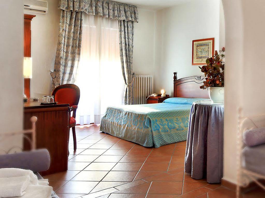 Colonna Palace Hotel Mediterraneo Olbia Exterior photo